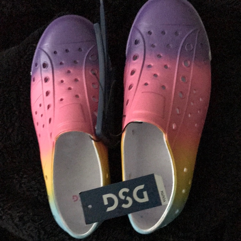 NWT girls size 3 water shoes